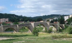 Brives-Charensac (Haute-Loire, Fr), vieux pont sur la Loire